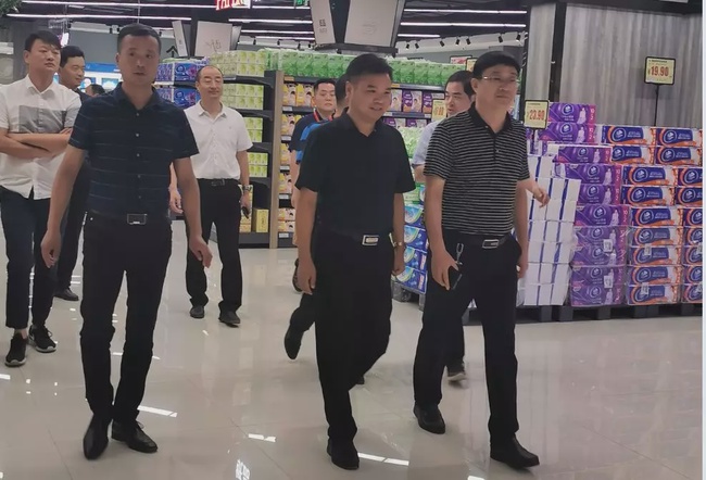 内黄县副县长万洋项目指挥长曹卫彬等一行领导莅临万洋国际购物中心